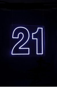 21 - Neon